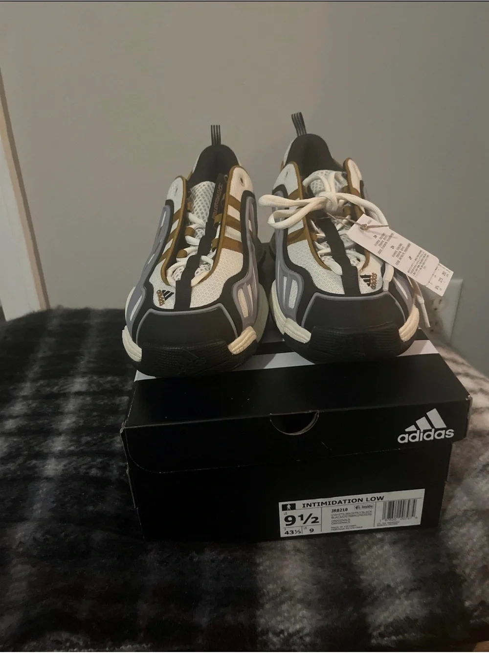Adidas Intimidation Shoes Mens White Gold Athletic Sneakers! NWT!